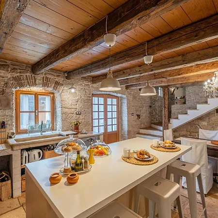 Hébergement de vacances In Kranjcici - Haus Fuer 5-6 Personen Svetvinčenat